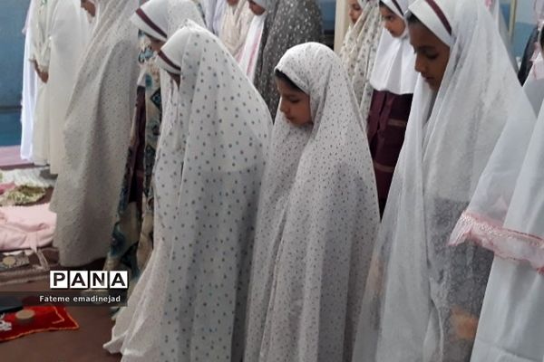 برگزاری آخرین نماز جماعت دبستان حضرت زهرا ۲ رودهن در ماه مبارک رمضان