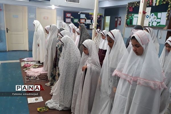 برگزاری آخرین نماز جماعت دبستان حضرت زهرا ۲ رودهن در ماه مبارک رمضان