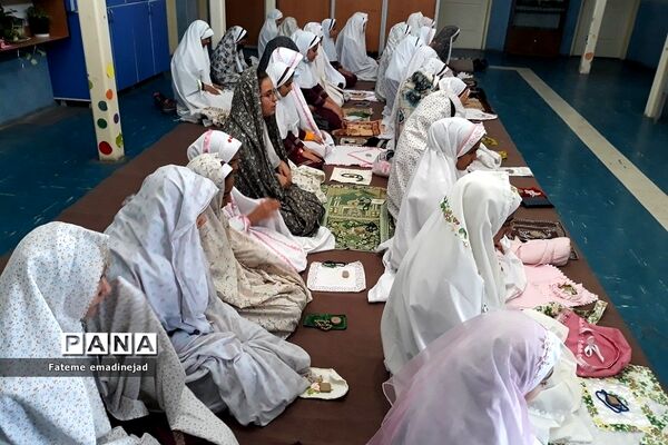 برگزاری آخرین نماز جماعت دبستان حضرت زهرا ۲ رودهن در ماه مبارک رمضان