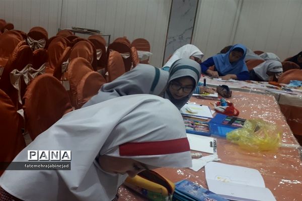 برگزاری جشنواره هنرهای تجسمی ویژه دختران ابرکوهی