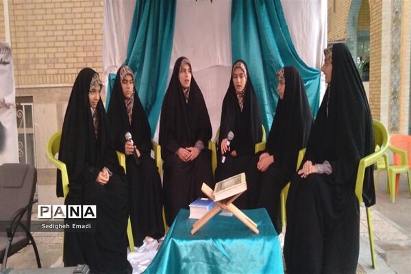 مراسم افطاری دانش‌آموزان شیرازی در آموزشگاه امام خامنه ای ناحیه ۴