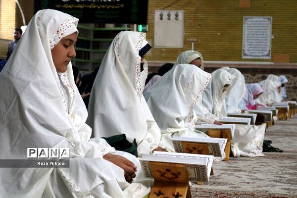 برگزاری محفل انس با قرآن دانش‌آموزی در ناحیه یک بهارستان