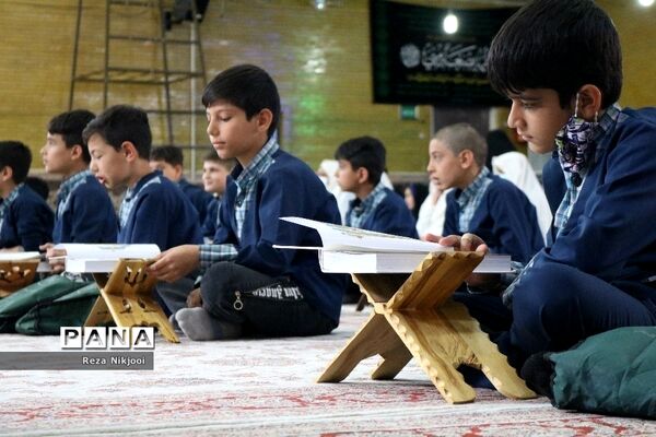 برگزاری محفل انس با قرآن دانش‌آموزی در ناحیه یک بهارستان