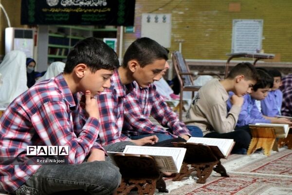 برگزاری محفل انس با قرآن دانش‌آموزی در ناحیه یک بهارستان