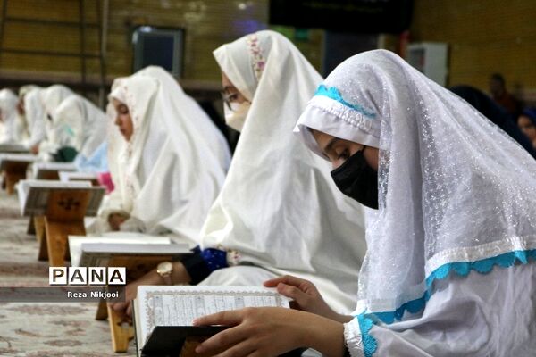 برگزاری محفل انس با قرآن دانش‌آموزی در ناحیه یک بهارستان