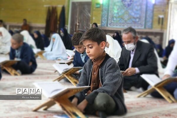 برگزاری محفل انس با قرآن دانش‌آموزی در ناحیه یک بهارستان