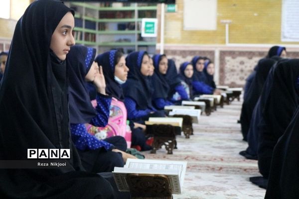 برگزاری محفل انس با قرآن دانش‌آموزی در ناحیه یک بهارستان
