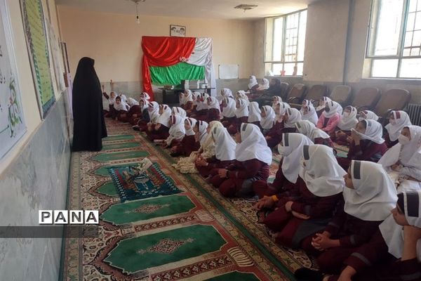 برگزاری محفل انس با قرآن کریم در دبستان حدیث