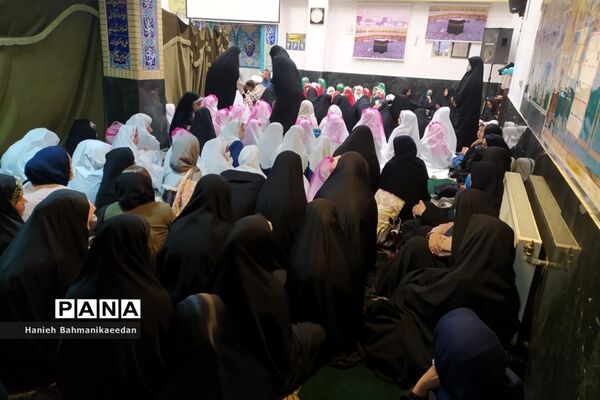 حضور دانش‌آموزان ناحیه ۳ شیراز  در مسجد امام حسین (ع) شهرک مهدی آباد