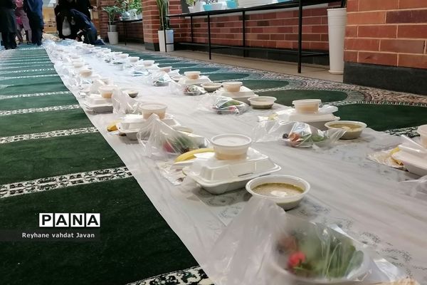 مراسم افطاری در دبیرستان شاهد طیبه شهریار