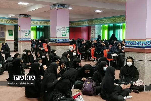 مراسم افطاری در دبیرستان شاهد طیبه شهریار