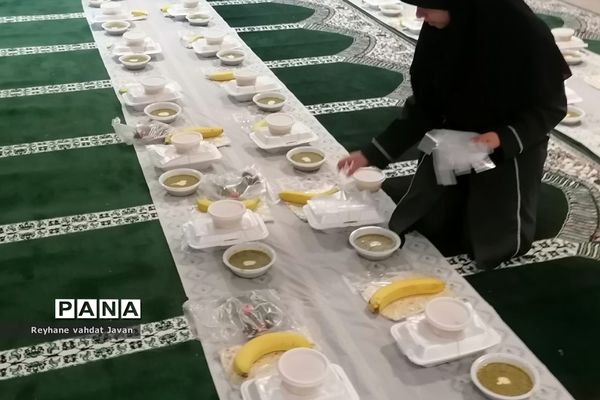 مراسم افطاری در دبیرستان شاهد طیبه شهریار