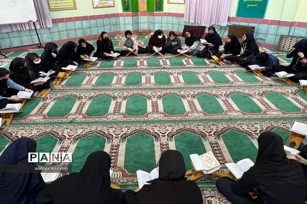محفل انس با قرآن در دبیرستان نور ساری