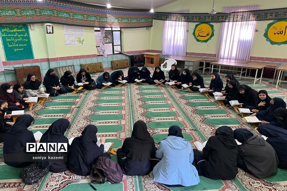 محفل انس با قرآن در دبیرستان نور ساری