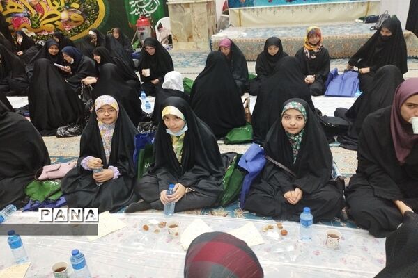 تجلیل ازدانش‌آموزان برتر مسابقات قرآن، عترت و نماز مدارس ناحیه 2 شهرری