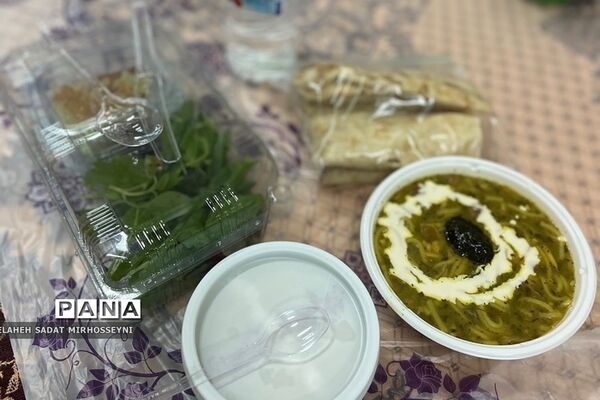 برگزاری مراسم افطاری دانش‌آموزی در دبستان دخترانه ایثار۳  فشافویه