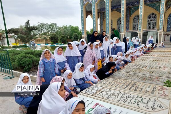 مراسم وداع با ماه رمضان دانش‌آموزان یزدی در امامزاده سید جعفر(ع)