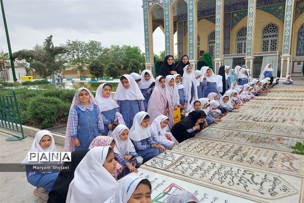 مراسم وداع با ماه رمضان دانش‌آموزان یزدی در امامزاده سید جعفر(ع)