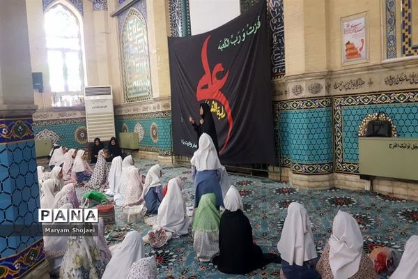مراسم وداع با ماه رمضان دانش‌آموزان یزدی در امامزاده سید جعفر(ع)