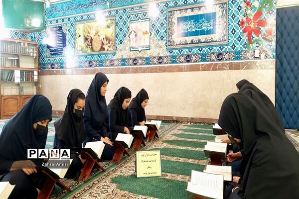 برگزاری محفل انس با قرآن‌کریم در دبیرستان توحید شهرستان رباط‌کریم