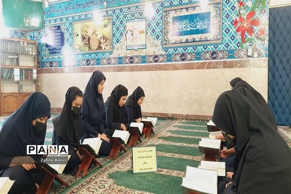 برگزاری محفل انس با قرآن‌کریم در دبیرستان توحید شهرستان رباط‌کریم