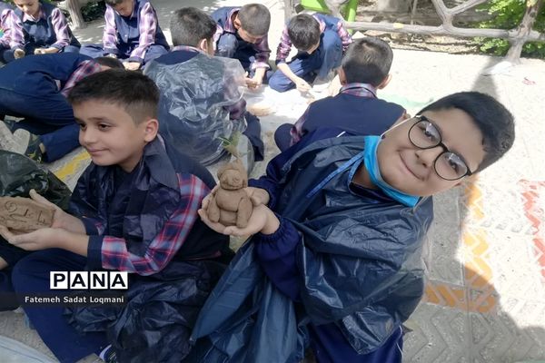 برپایی نمایشگاه دستاورد پسران هنرمند دبستان سیدالشهدا(ع) ناحیه یک یزد