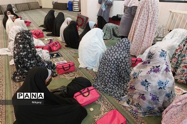شرکت دانش‌آموزان منطقه ۱۳ در محفل انس با قرآن مسجد بقیة الله