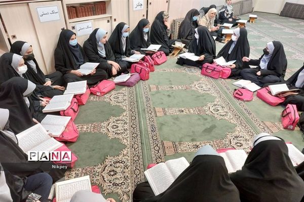 شرکت دانش‌آموزان منطقه ۱۳ در محفل انس با قرآن مسجد بقیة الله
