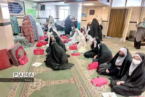 شرکت دانش‌آموزان منطقه ۱۳ در محفل انس با قرآن مسجد بقیة الله