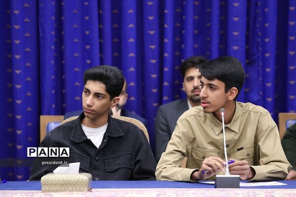نشست رمضانی رئیس جمهوری با جمعی از نوجوانان