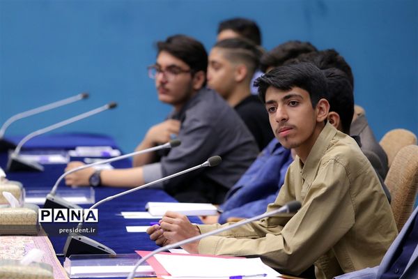 نشست رمضانی رئیس جمهوری با جمعی از نوجوانان