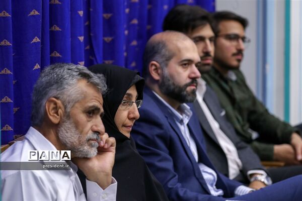 نشست رمضانی رئیس جمهوری با جمعی از نوجوانان
