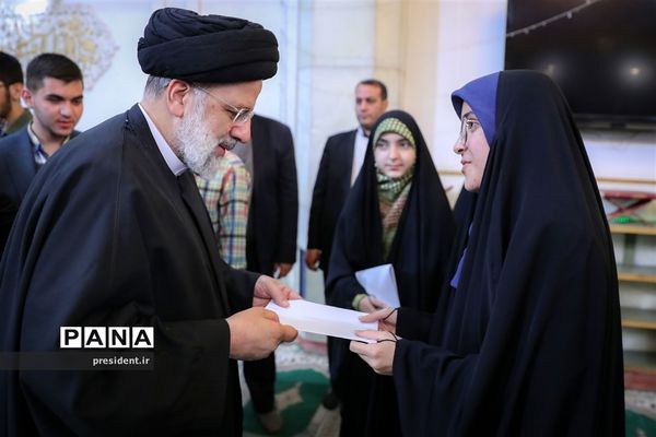 نشست رمضانی رئیس جمهوری با جمعی از نوجوانان