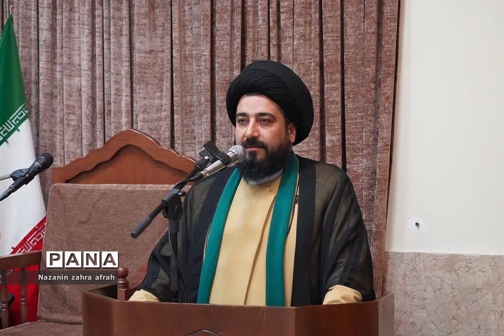 نشست صمیمی مدیران و معاونان پرورشی مدارس در دفتر امام جمعه رودهن