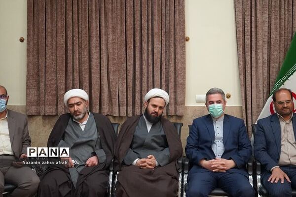 نشست صمیمی مدیران و معاونان پرورشی مدارس در دفتر امام جمعه رودهن