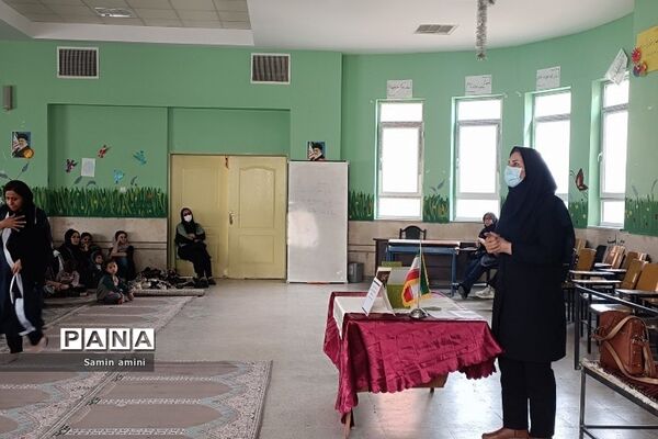جلسه آموزش خانواده پیرامون هوش هیجانی در دبستان‌حضرت زینب(س) رودهن