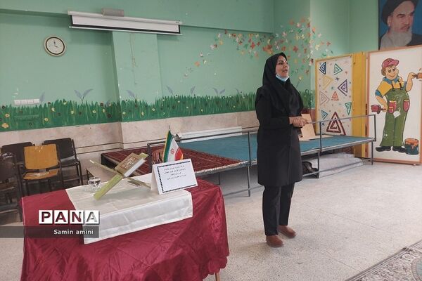 جلسه آموزش خانواده پیرامون هوش هیجانی در دبستان‌حضرت زینب(س) رودهن