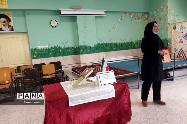 جلسه آموزش خانواده پیرامون هوش هیجانی در دبستان‌حضرت زینب(س) رودهن