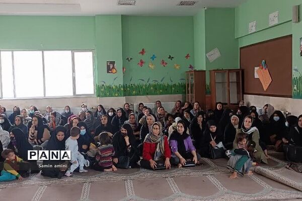 جلسه آموزش خانواده پیرامون هوش هیجانی در دبستان‌حضرت زینب(س) رودهن