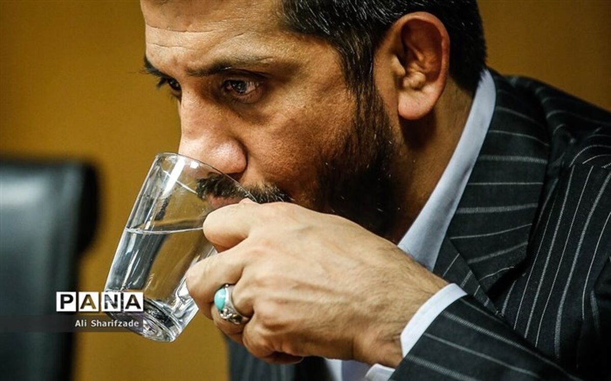 علیرضا دبیر: آنقدر علیه من بنویسند تا بمیرند