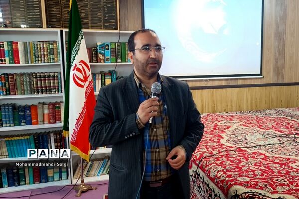 تجلیل از دانش‌آموزان برتر قرآنی دبیرستان شهید کلهر شهریار