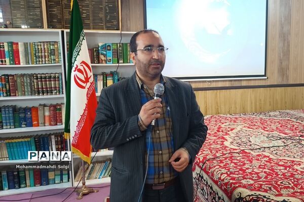 تجلیل از دانش‌آموزان برتر قرآنی دبیرستان شهید کلهر شهریار