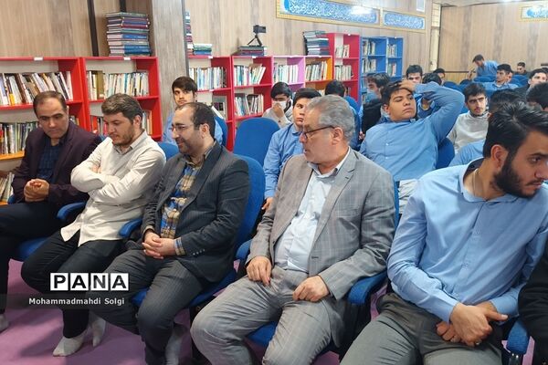 تجلیل از دانش‌آموزان برتر قرآنی دبیرستان شهید کلهر شهریار
