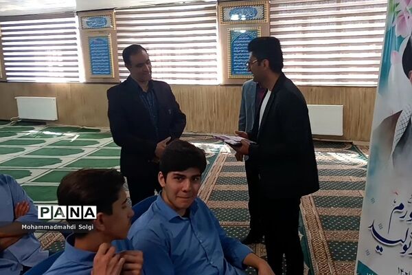 تجلیل از دانش‌آموزان برتر قرآنی دبیرستان شهید کلهر شهریار