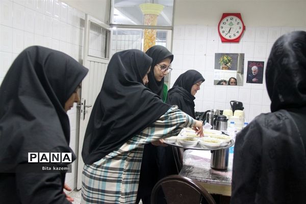 مراسم افطاری ‌در مدرسه ابراهیم ناحیه یک شهرری