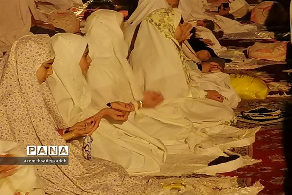 ضیافت افطاری دانش‌آموزان روزه اولی مدرسه حضرت زینب(س) شهرستان خاتم