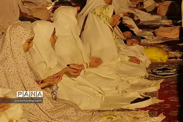 ضیافت افطاری دانش‌آموزان روزه اولی مدرسه حضرت زینب(س) شهرستان خاتم
