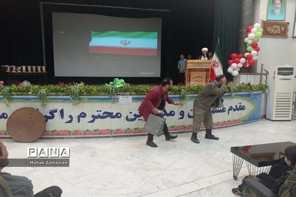 تقدیر از دانش‌آموزان برتر مدرسه شهید مجید پازوکی