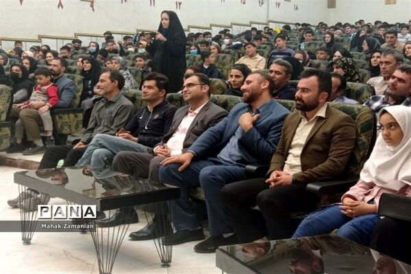 تقدیر از دانش‌آموزان برتر مدرسه شهید مجید پازوکی