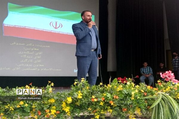 تقدیر از دانش‌آموزان برتر مدرسه شهید مجید پازوکی